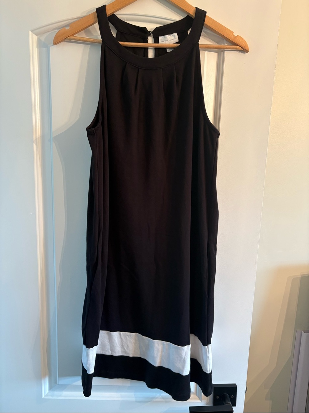 New York & Company Black and White Sleeveless Midi Shift Dress